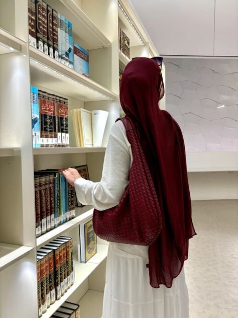 المؤلف