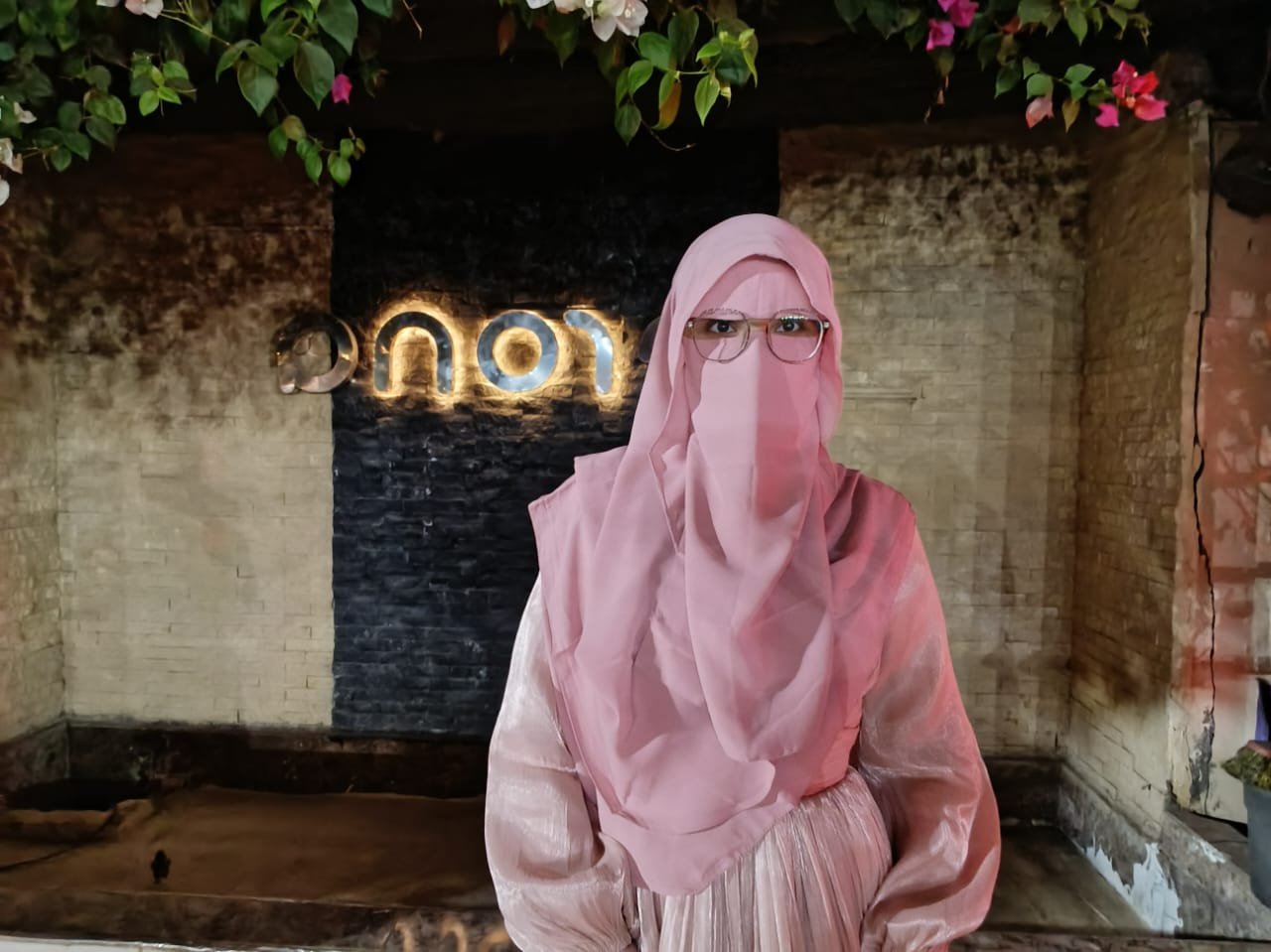 المؤلف